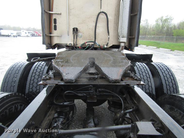 image for item DF7999 2007 Freightliner Columbia semi truck