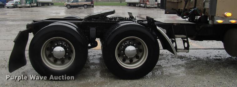 image for item DF7999 2007 Freightliner Columbia semi truck