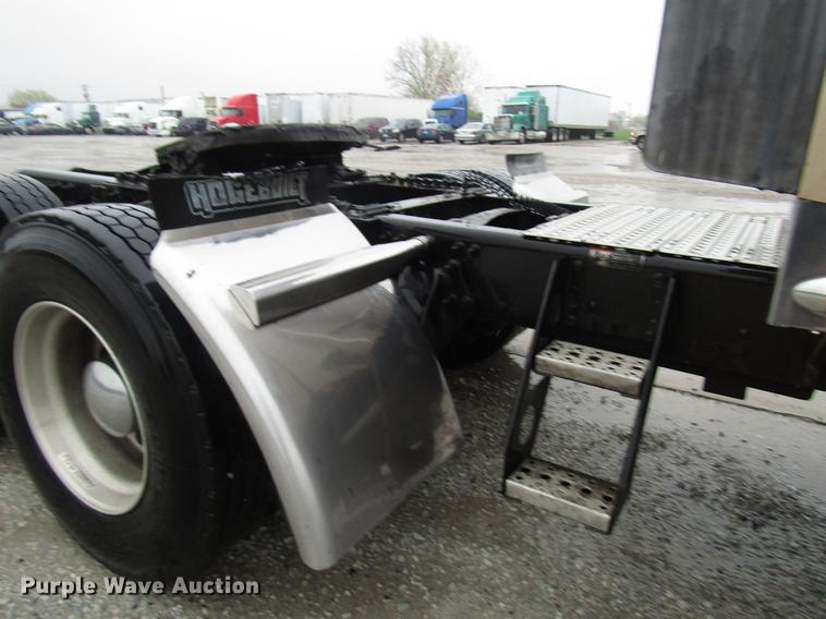 image for item DF7999 2007 Freightliner Columbia semi truck