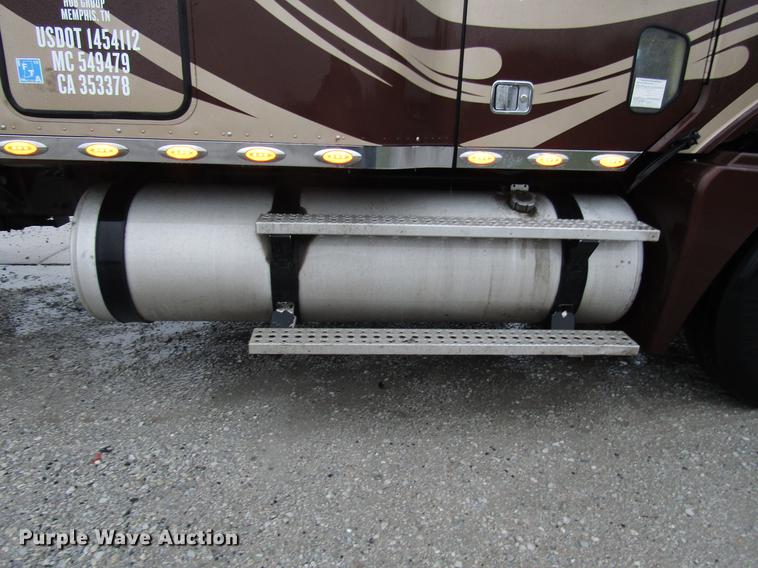 image for item DF7999 2007 Freightliner Columbia semi truck