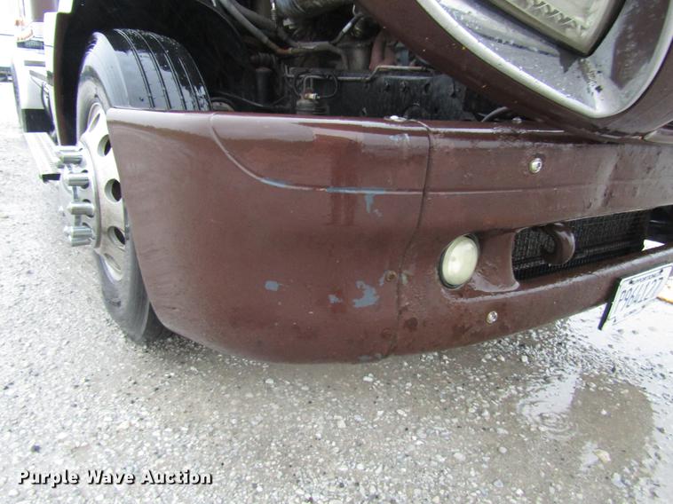 image for item DF7999 2007 Freightliner Columbia semi truck