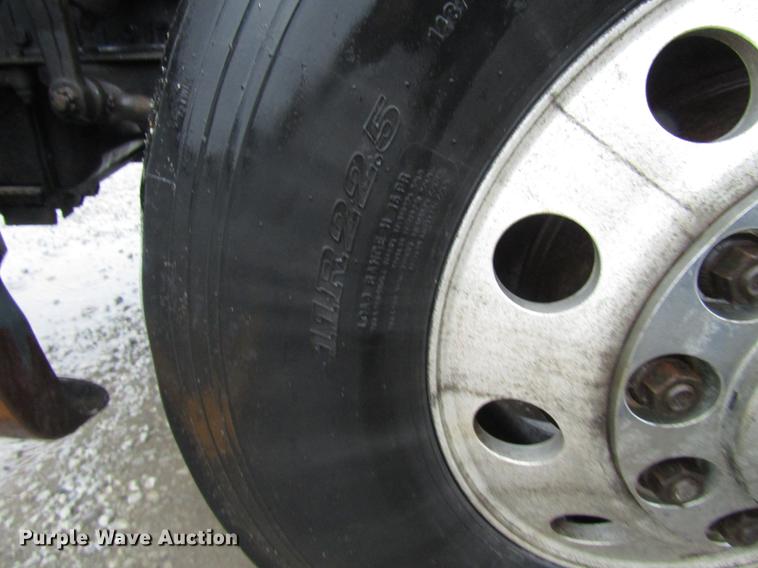 image for item DF7999 2007 Freightliner Columbia semi truck