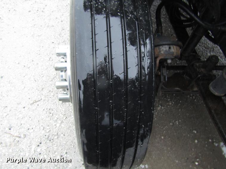 image for item DF7999 2007 Freightliner Columbia semi truck