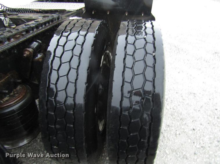 image for item DF7999 2007 Freightliner Columbia semi truck