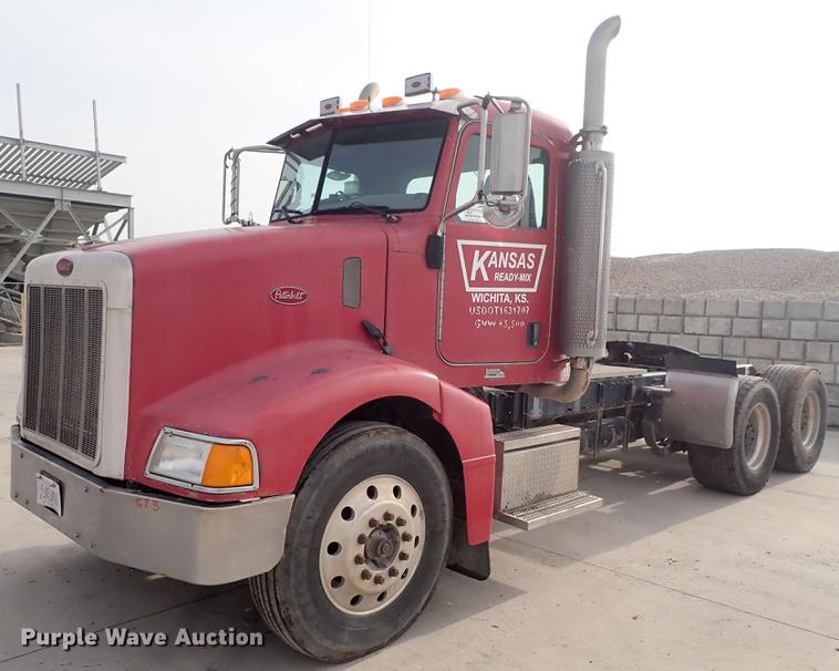 image for item DF8858 2007 Peterbilt 385 semi truck