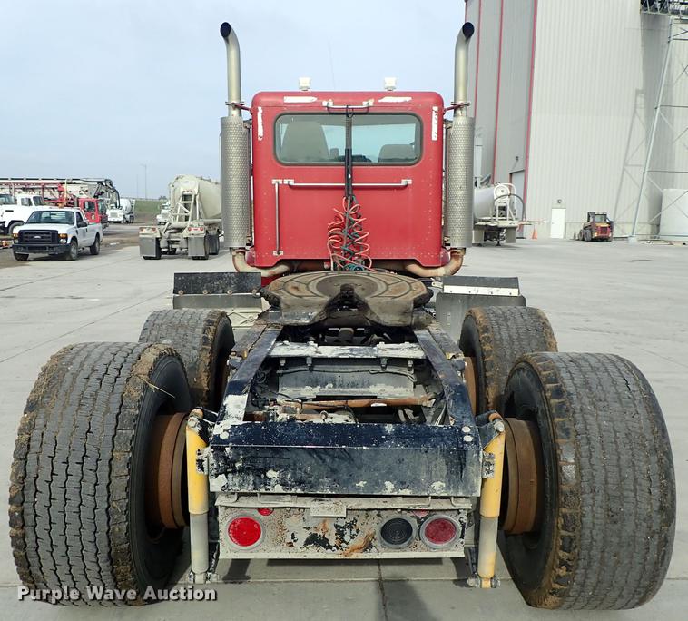 image for item DF8858 2007 Peterbilt 385 semi truck