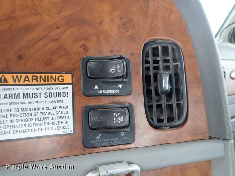 image for item DF8858 2007 Peterbilt 385 semi truck