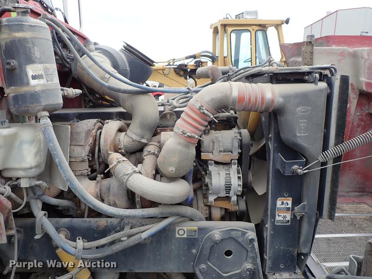 image for item DF8858 2007 Peterbilt 385 semi truck