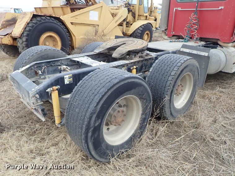 image for item DF8858 2007 Peterbilt 385 semi truck