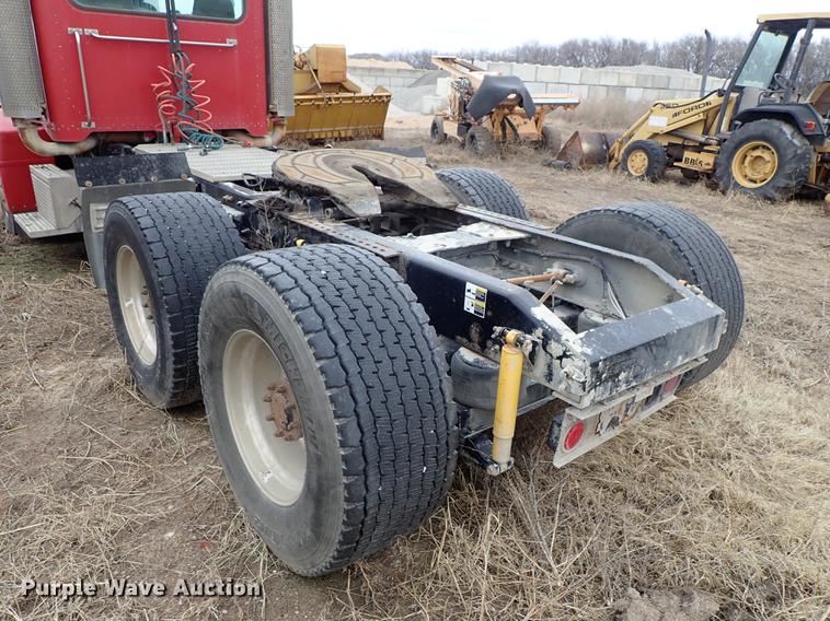 image for item DF8858 2007 Peterbilt 385 semi truck