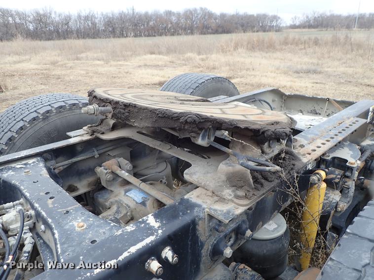 image for item DF8858 2007 Peterbilt 385 semi truck