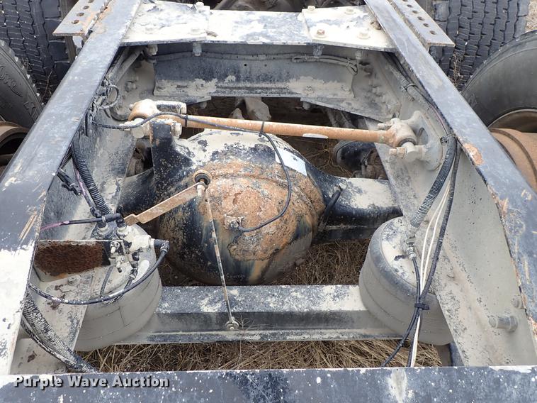 image for item DF8858 2007 Peterbilt 385 semi truck