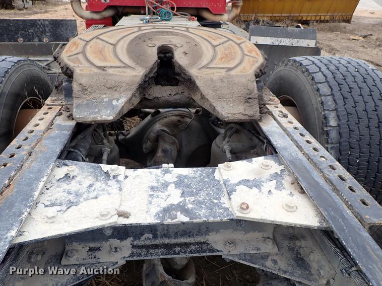 image for item DF8858 2007 Peterbilt 385 semi truck