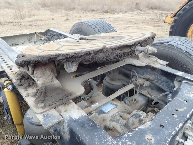 image for item DF8858 2007 Peterbilt 385 semi truck