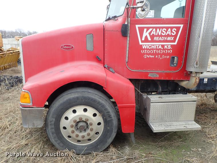 image for item DF8858 2007 Peterbilt 385 semi truck