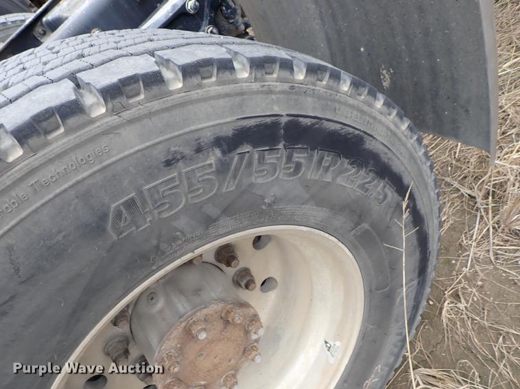 image for item DF8858 2007 Peterbilt 385 semi truck