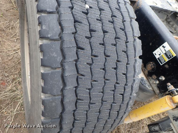 image for item DF8858 2007 Peterbilt 385 semi truck