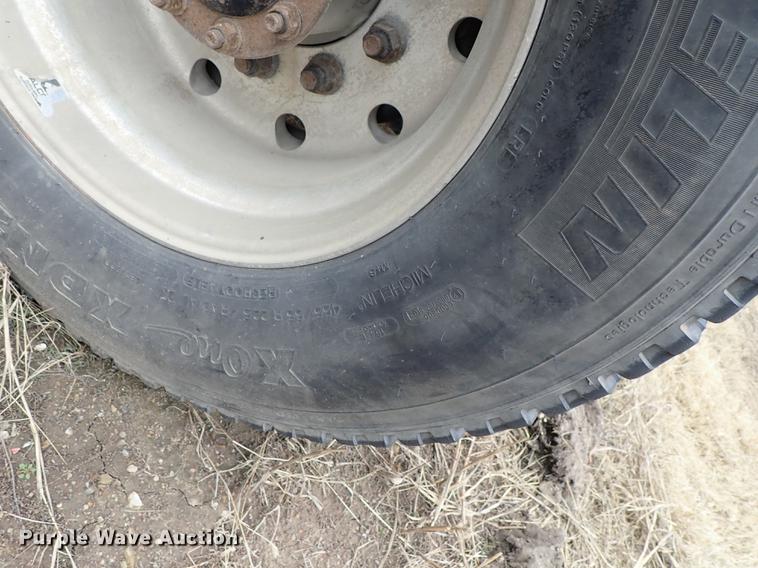 image for item DF8858 2007 Peterbilt 385 semi truck