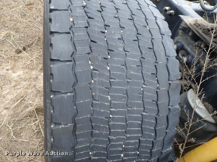 image for item DF8858 2007 Peterbilt 385 semi truck