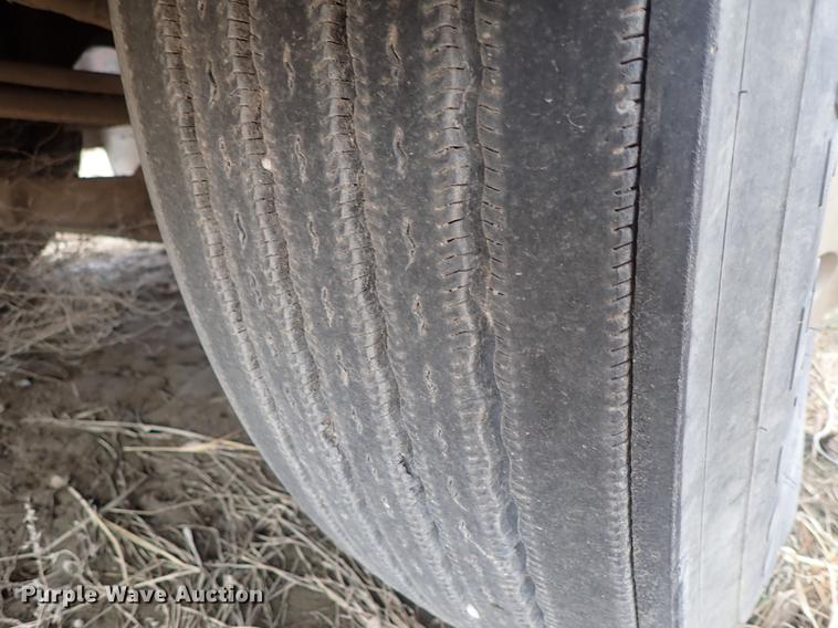 image for item DF8858 2007 Peterbilt 385 semi truck