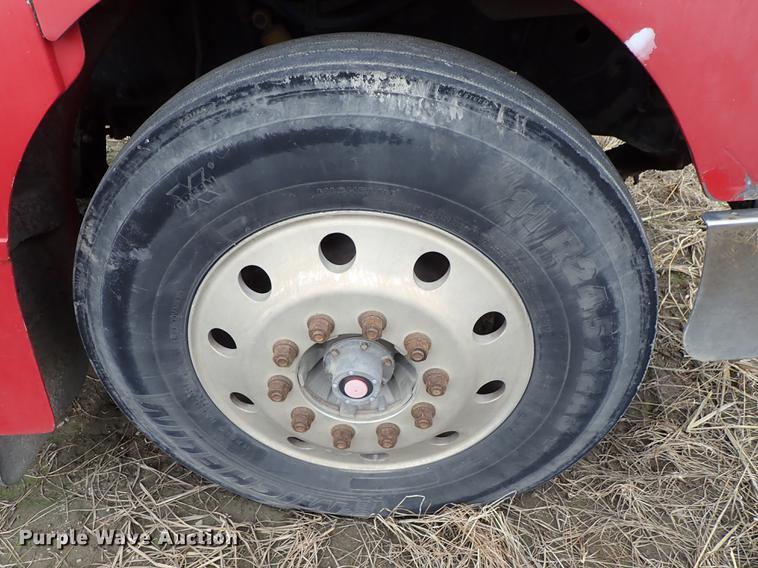 image for item DF8858 2007 Peterbilt 385 semi truck