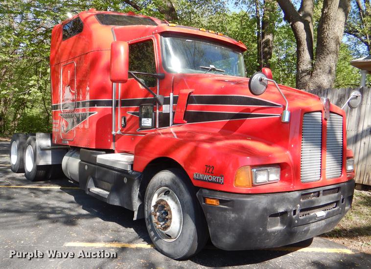 image for item DG1015 2006 Kenworth T600 Paccar semi truck