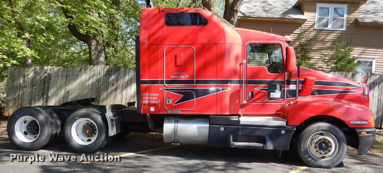 image for item DG1015 2006 Kenworth T600 Paccar semi truck