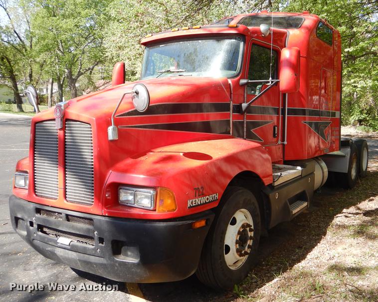 image for item DG1015 2006 Kenworth T600 Paccar semi truck