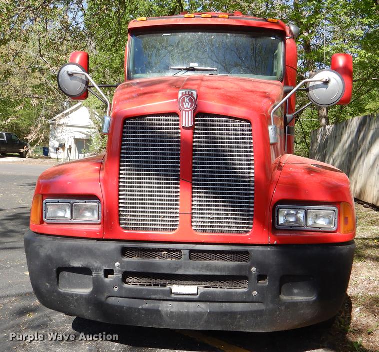 image for item DG1015 2006 Kenworth T600 Paccar semi truck