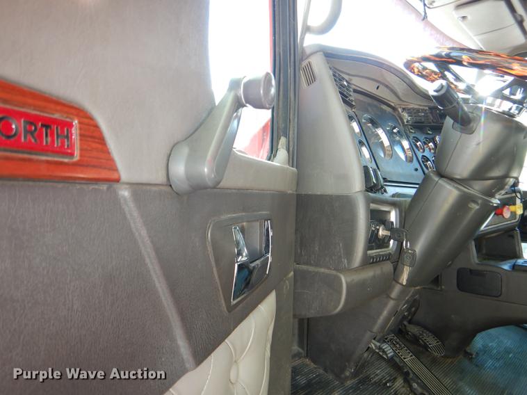 image for item DG1015 2006 Kenworth T600 Paccar semi truck