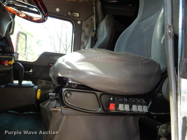 image for item DG1015 2006 Kenworth T600 Paccar semi truck