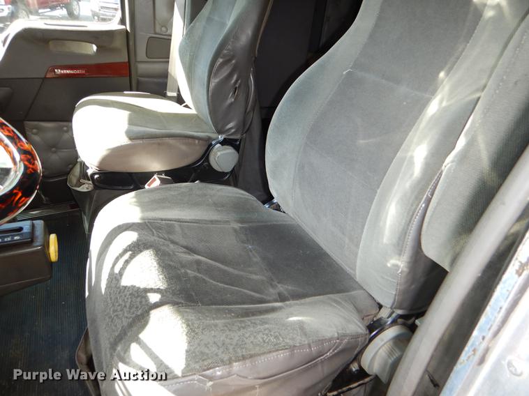 image for item DG1015 2006 Kenworth T600 Paccar semi truck