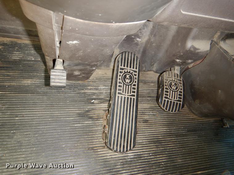 image for item DG1015 2006 Kenworth T600 Paccar semi truck