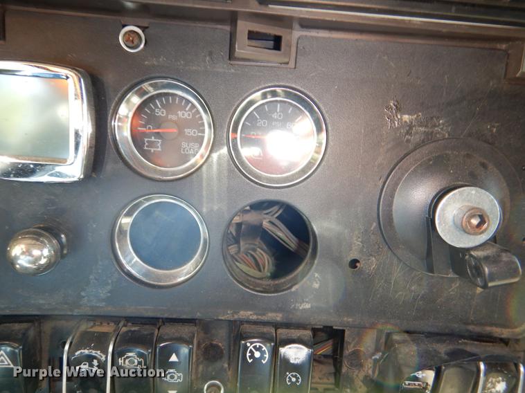 image for item DG1015 2006 Kenworth T600 Paccar semi truck