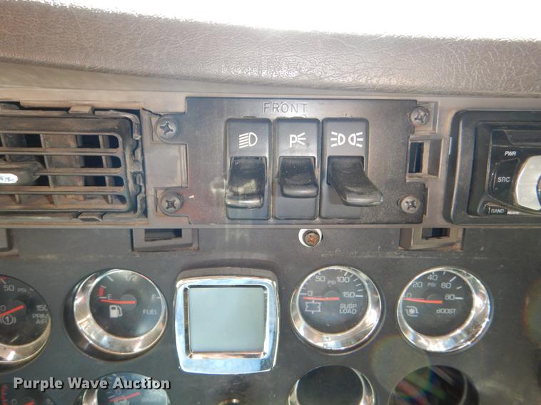 image for item DG1015 2006 Kenworth T600 Paccar semi truck