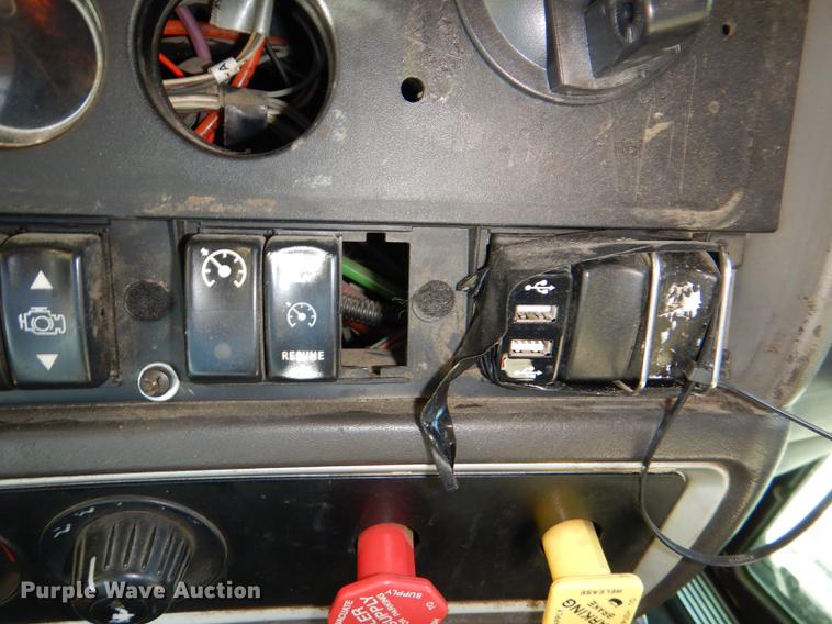 image for item DG1015 2006 Kenworth T600 Paccar semi truck