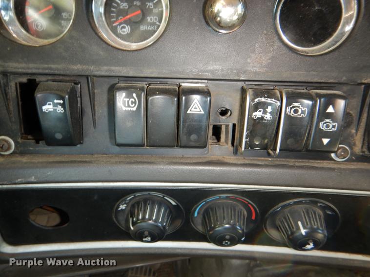 image for item DG1015 2006 Kenworth T600 Paccar semi truck