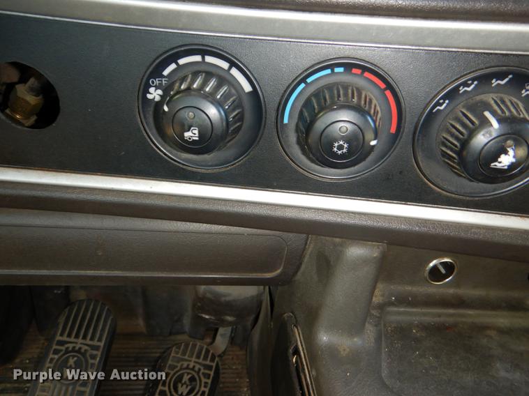 image for item DG1015 2006 Kenworth T600 Paccar semi truck