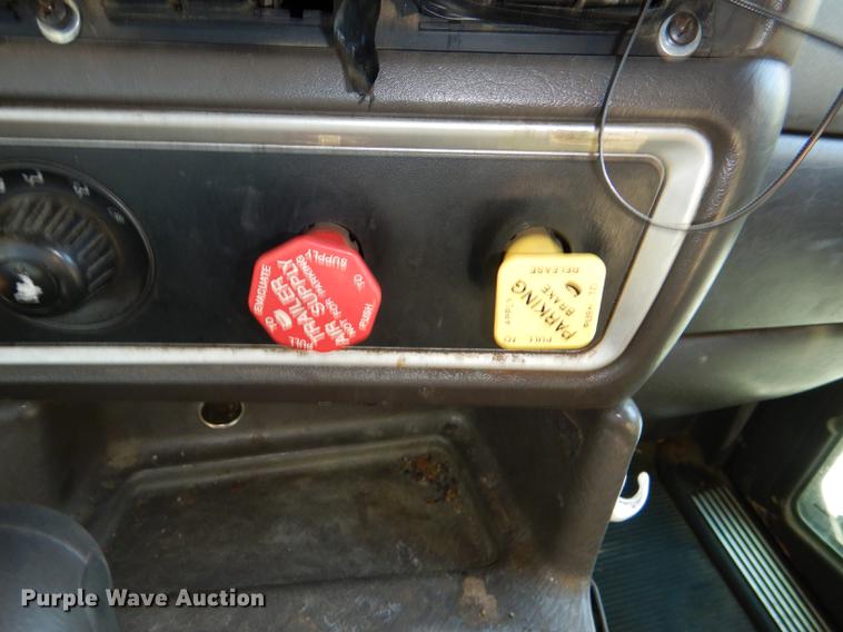 image for item DG1015 2006 Kenworth T600 Paccar semi truck