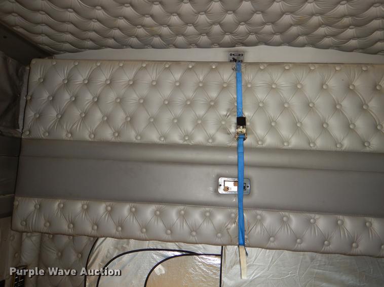 image for item DG1015 2006 Kenworth T600 Paccar semi truck