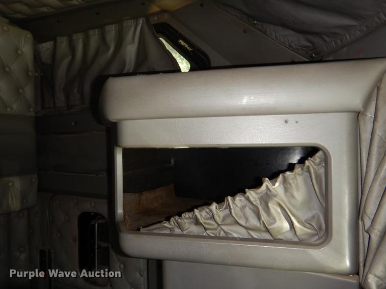 image for item DG1015 2006 Kenworth T600 Paccar semi truck