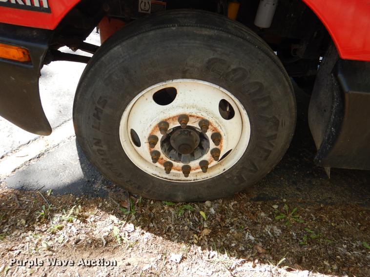 image for item DG1015 2006 Kenworth T600 Paccar semi truck