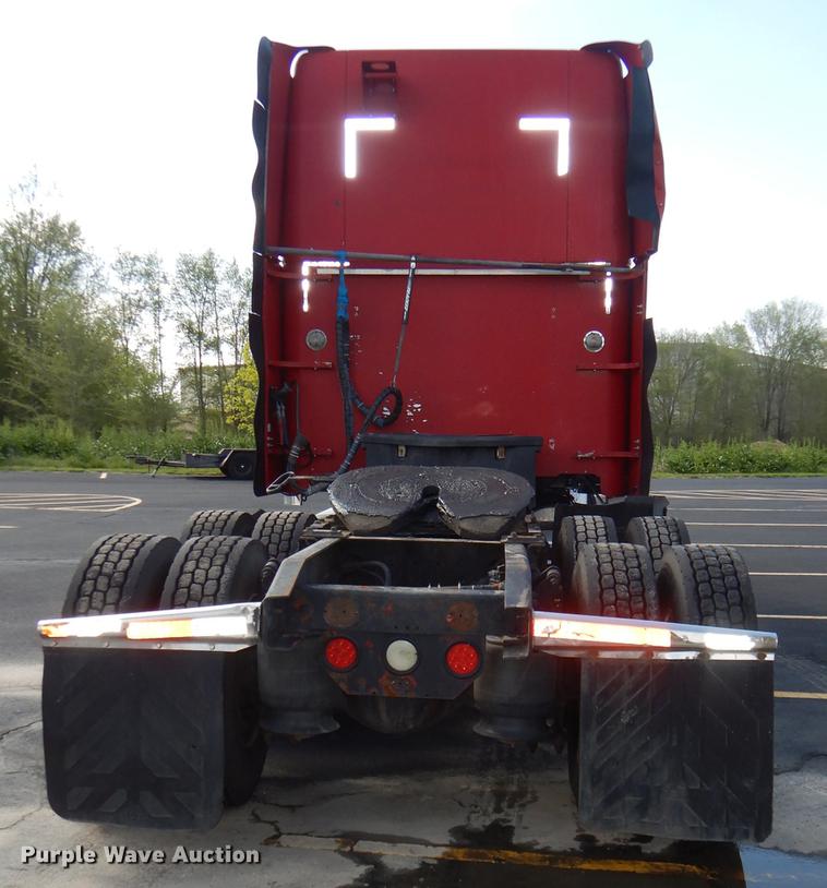 image for item DG1048 1999 Freightliner FLD semi truck