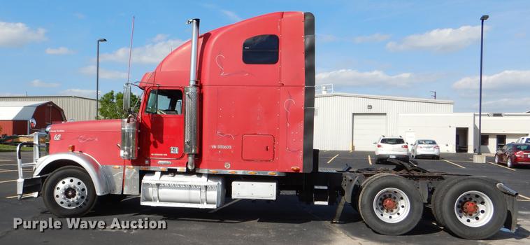 image for item DG1048 1999 Freightliner FLD semi truck