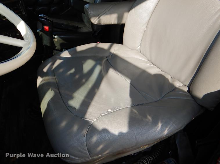 image for item DG1048 1999 Freightliner FLD semi truck