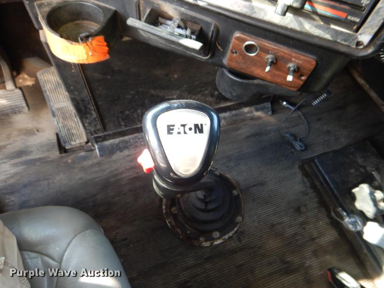 image for item DG1048 1999 Freightliner FLD semi truck