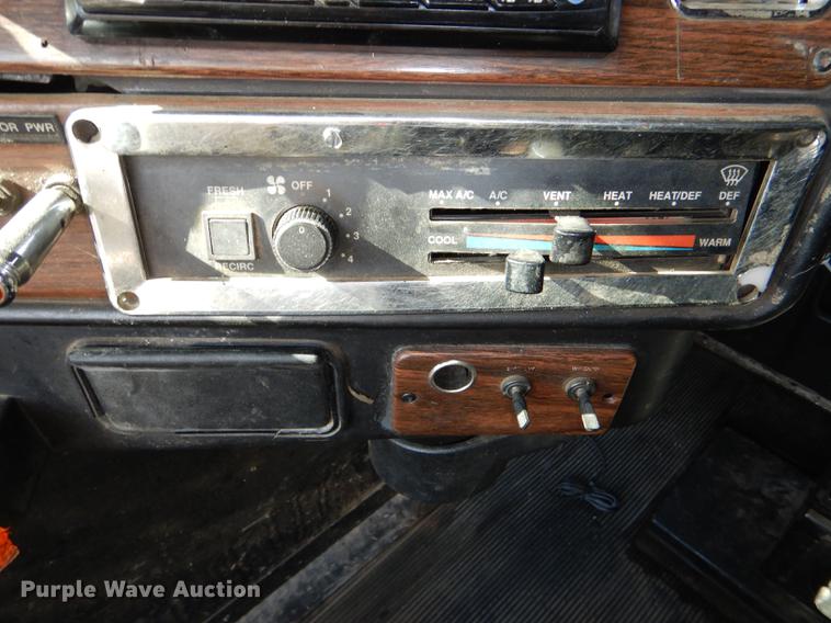 image for item DG1048 1999 Freightliner FLD semi truck