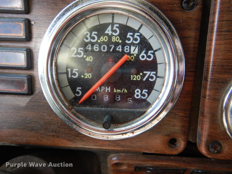 image for item DG1048 1999 Freightliner FLD semi truck