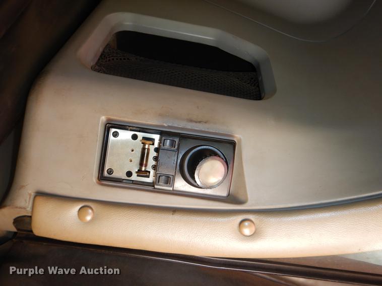 image for item DG1048 1999 Freightliner FLD semi truck