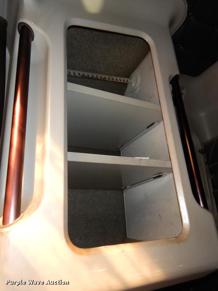 image for item DG1048 1999 Freightliner FLD semi truck